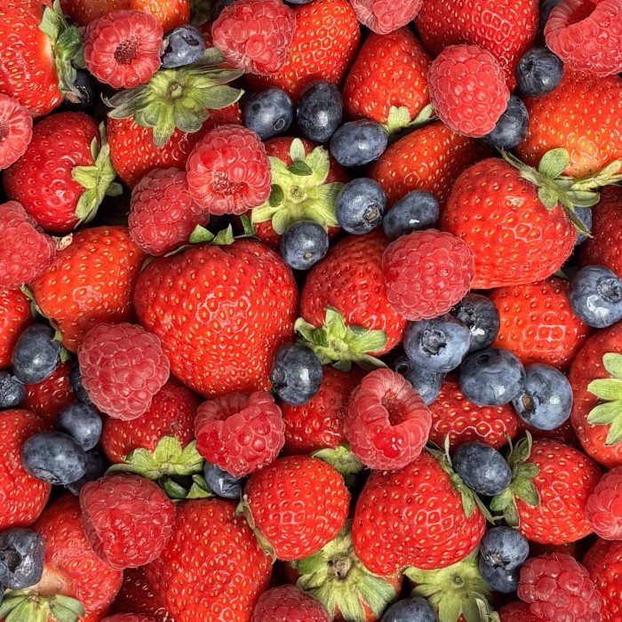 Большое сердце с ягодами 2500гр