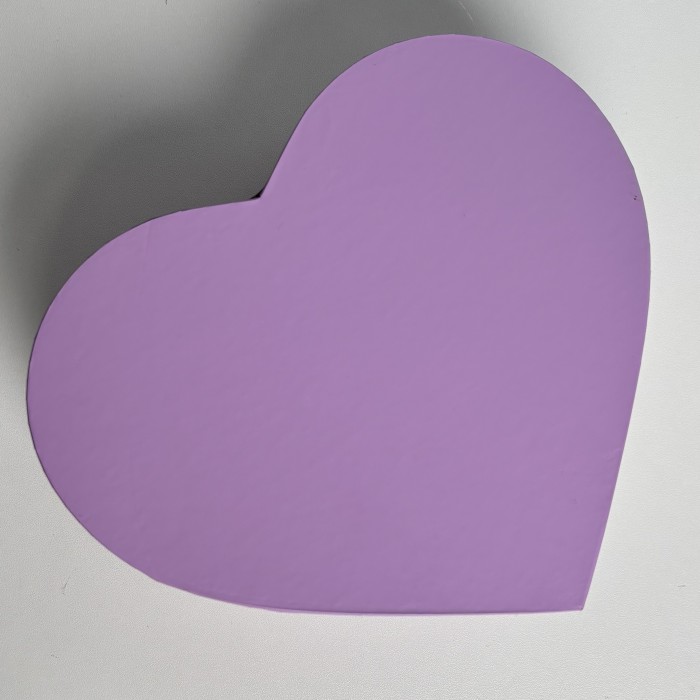 Черный и зеленый виноград 500гр в коробке сердце