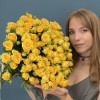 Желтая кустовая Роза Еллоу бейби 50 см