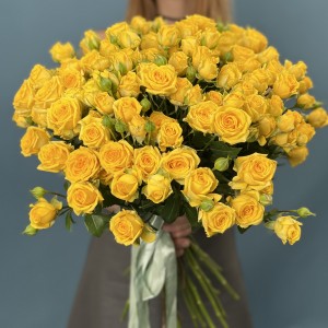 Желтая кустовая Роза Еллоу бейби 50 см