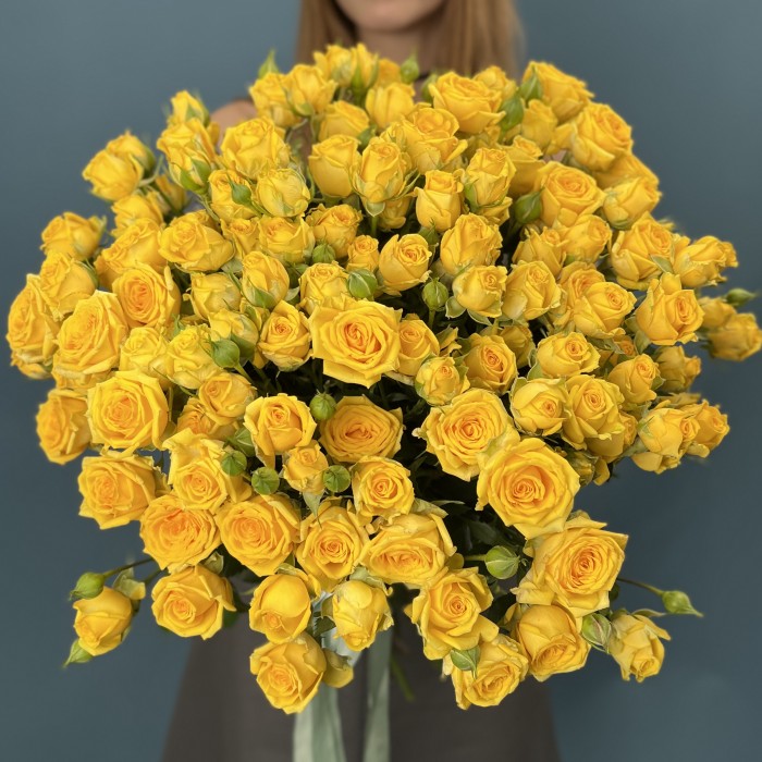 Желтая кустовая Роза Еллоу бейби 50 см