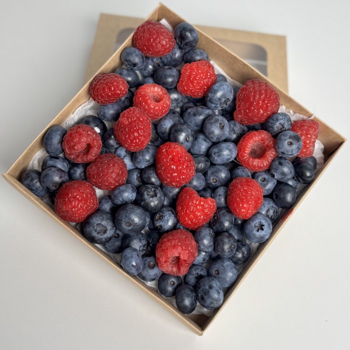 Свежий набор малины и голубики 250гр