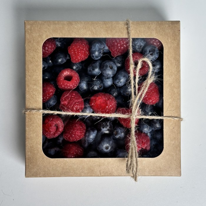 Свежий набор малины и голубики 250гр