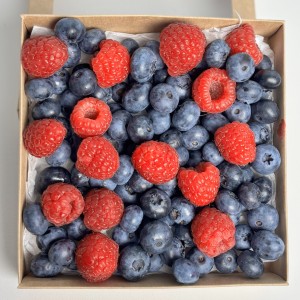 Свежий набор малины и голубики 250гр Свежий набор малины и голубики 250гр