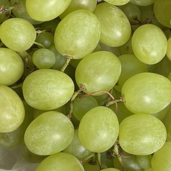 Виноград зеленый 500гр в коробке сердце