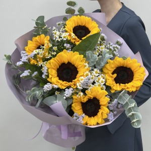 5 подсолнухов с ромашкой