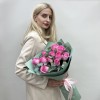 11 розовых роз Ревиваль 60 см с эвкалиптом