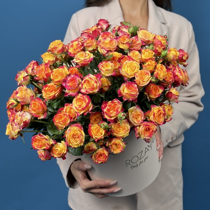 25 кустовых роз Саммер Дэнс в коробке