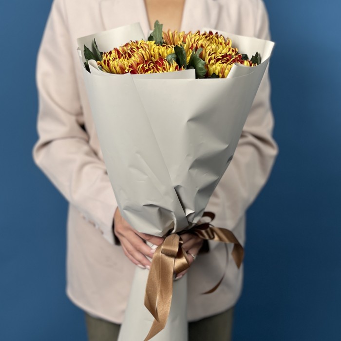 7 желто-красных хризантем Том Пирс