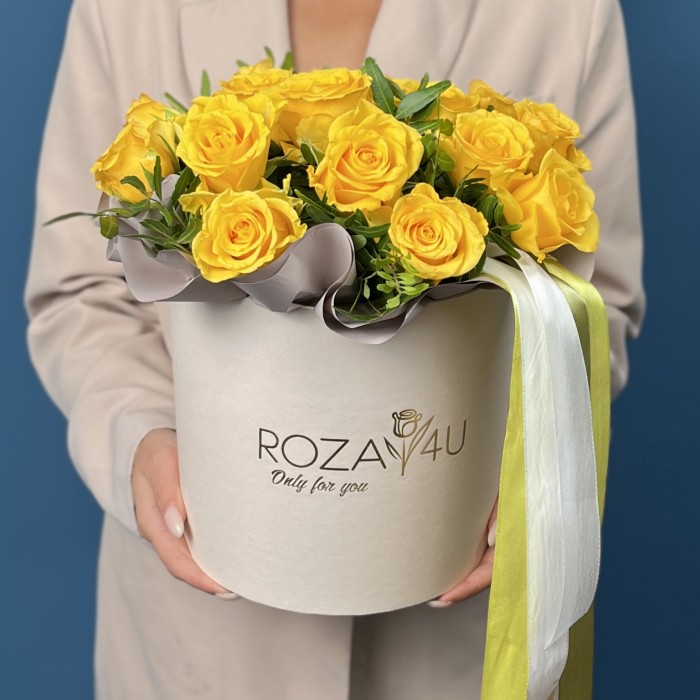 15 желтых роз в коробке