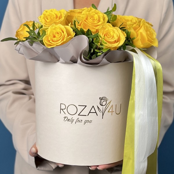 15 желтых роз в коробке