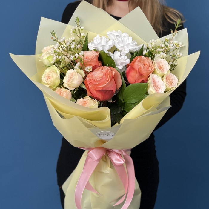 Букет для мамы на день рождения с розами