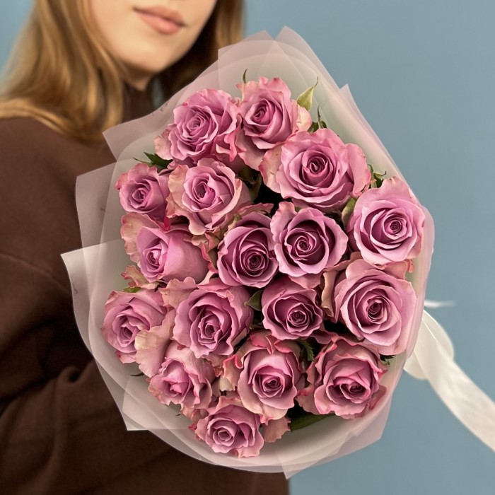 17 сиреневых роз 40 см
