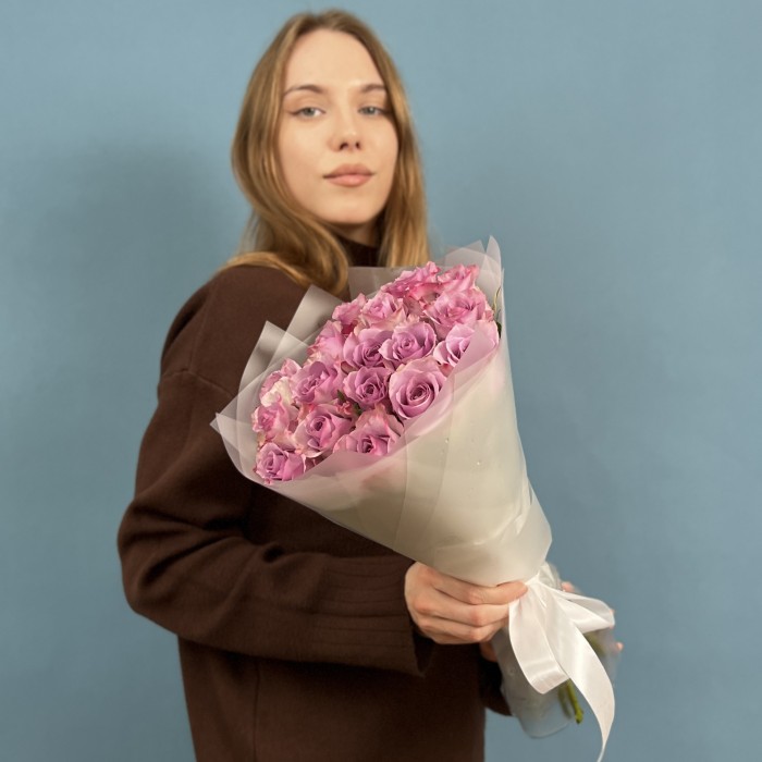 17 сиреневых роз 40 см