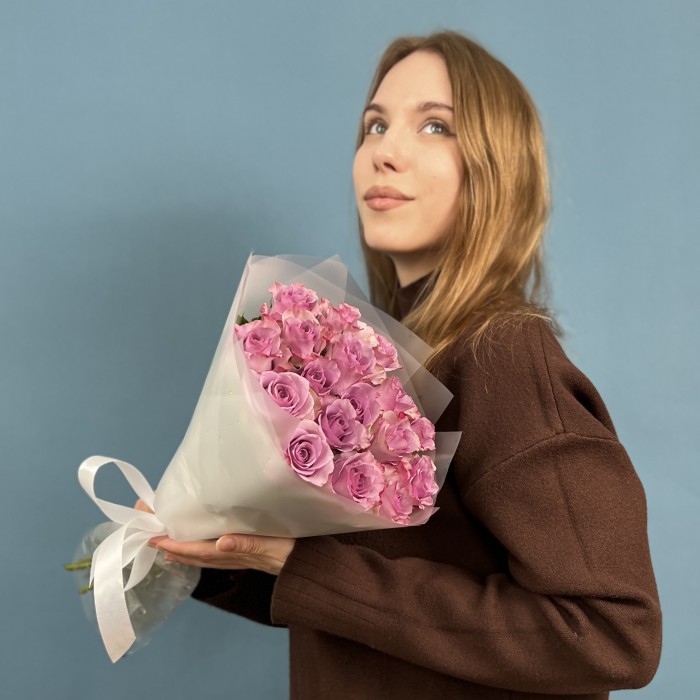 17 сиреневых роз 40 см