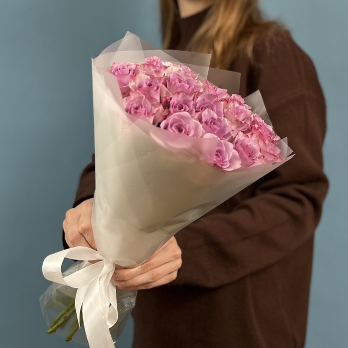 17 сиреневых роз 40 см