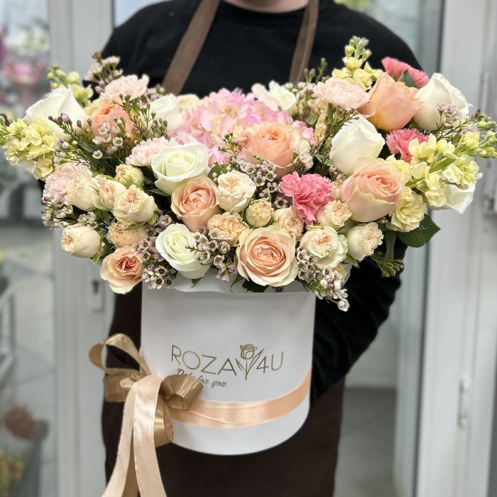 Композиция в коробке Кремовый шарм