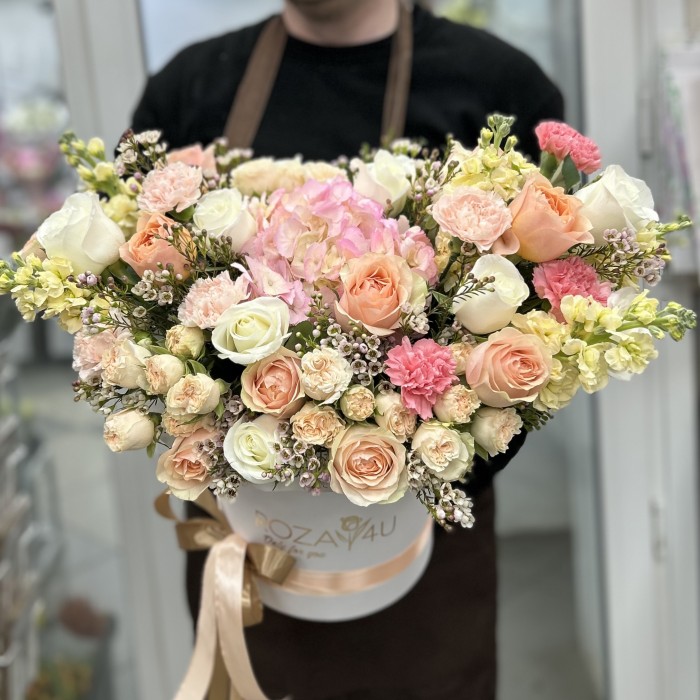 Композиция в коробке Кремовый шарм