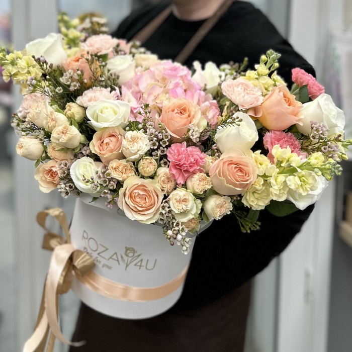 Композиция в коробке Кремовый шарм