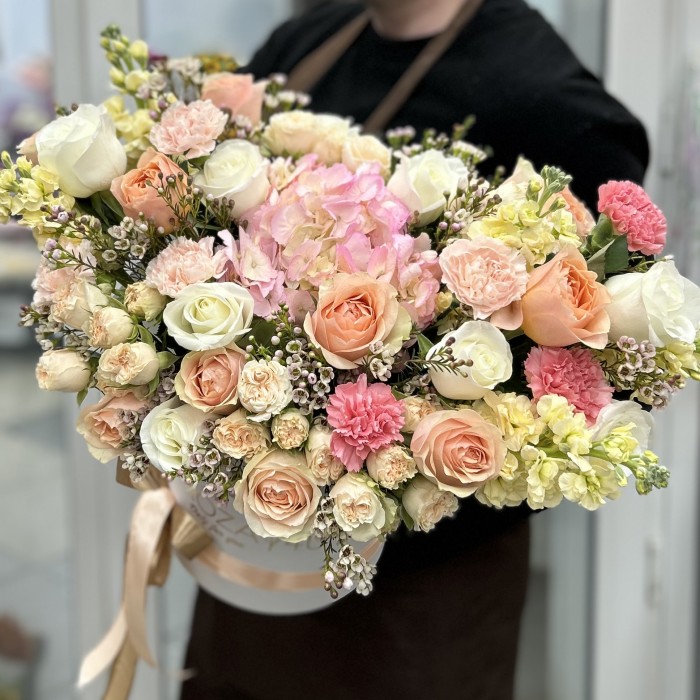 Композиция в коробке Кремовый шарм