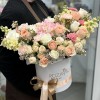 Композиция в коробке Кремовый шарм