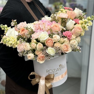 Композиция в коробке Кремовый шарм