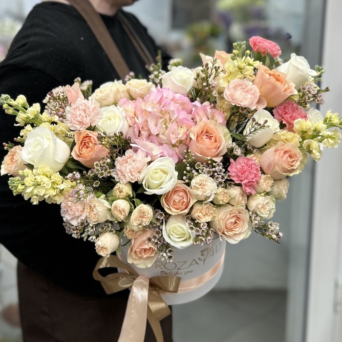 Композиция в коробке Кремовый шарм