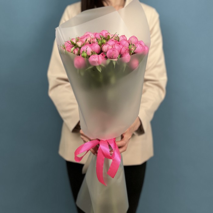 11 кустовых розовых роз Жизель 60 см