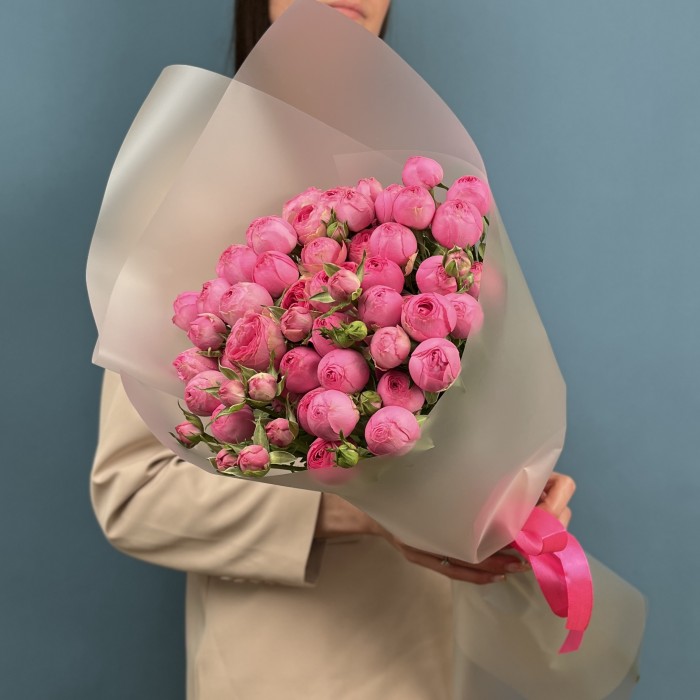 11 кустовых розовых роз Жизель 60 см