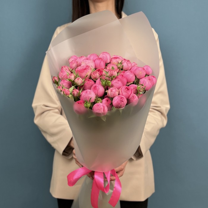 11 кустовых розовых роз Жизель 60 см