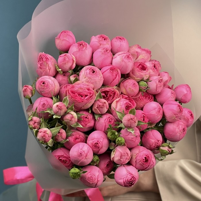 11 кустовых розовых роз Жизель 60 см