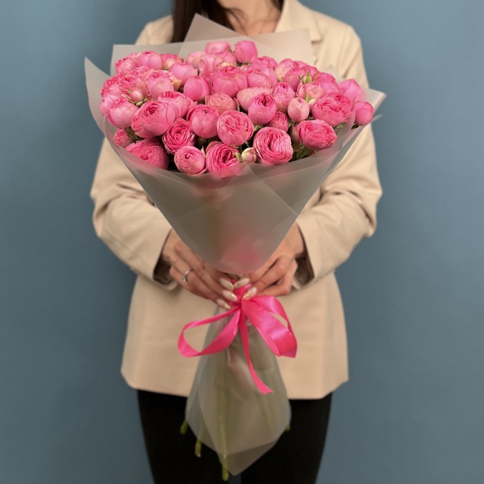 19 кустовых пионовидных розовых роз Жизель 60 см