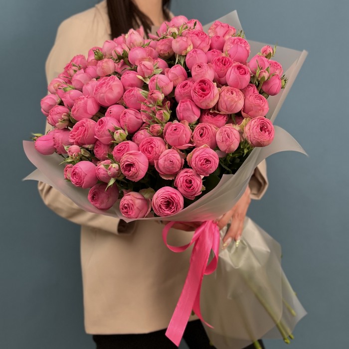 25 кустовых пионовидных розовых роз Жизель 60 см