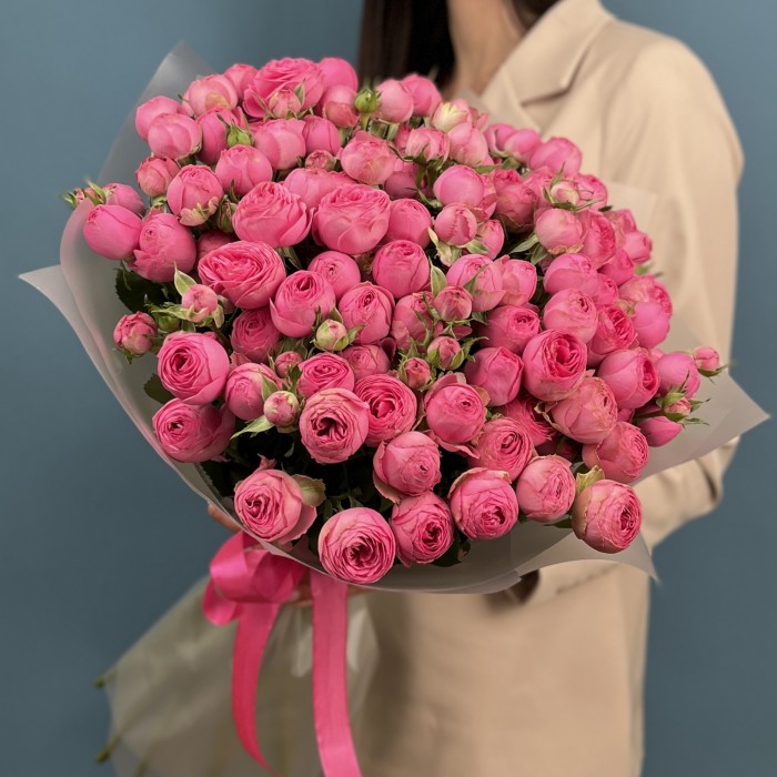 25 кустовых пионовидных розовых роз Жизель 60 см