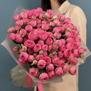 25 кустовых пионовидных розовых роз Жизель 60 см