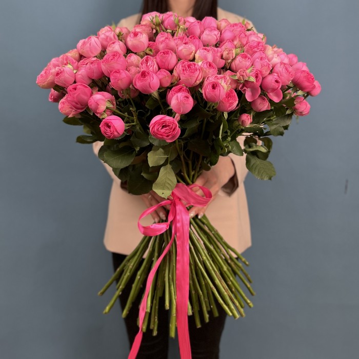 51 кустовая пионовидная розовая роза Жизель 60 см