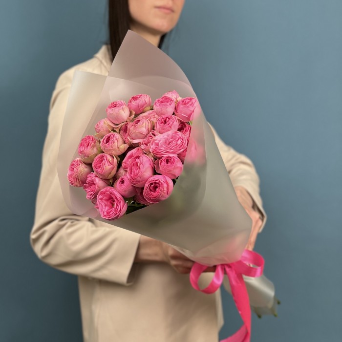 9 кустовых розовых роз Жизель 60 см