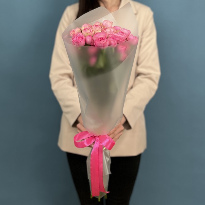 9 кустовых розовых роз Жизель 60 см