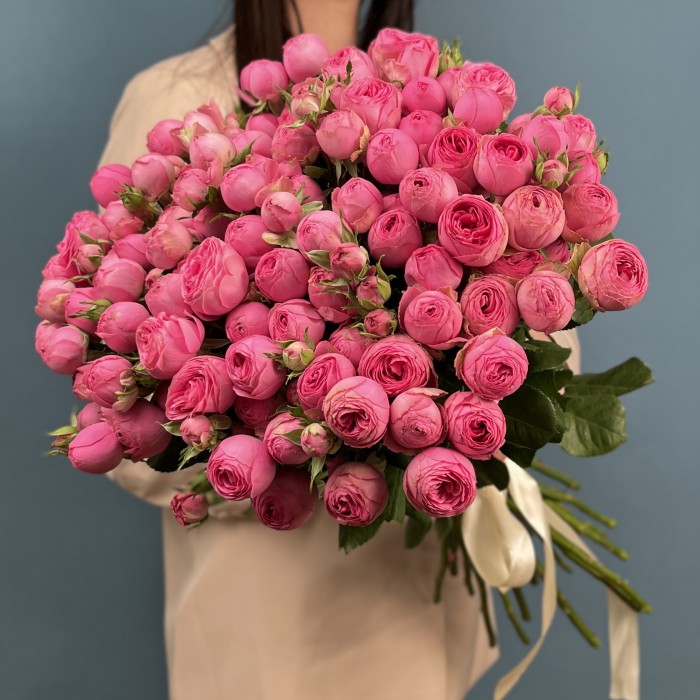 Кустовая пионовидная розовая роза Жизель 60 см