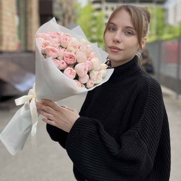 11 кустовых пионовидных роз Мансфилд парк 50 см