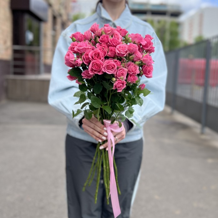 11 кустовых роз Эйлин 70 см