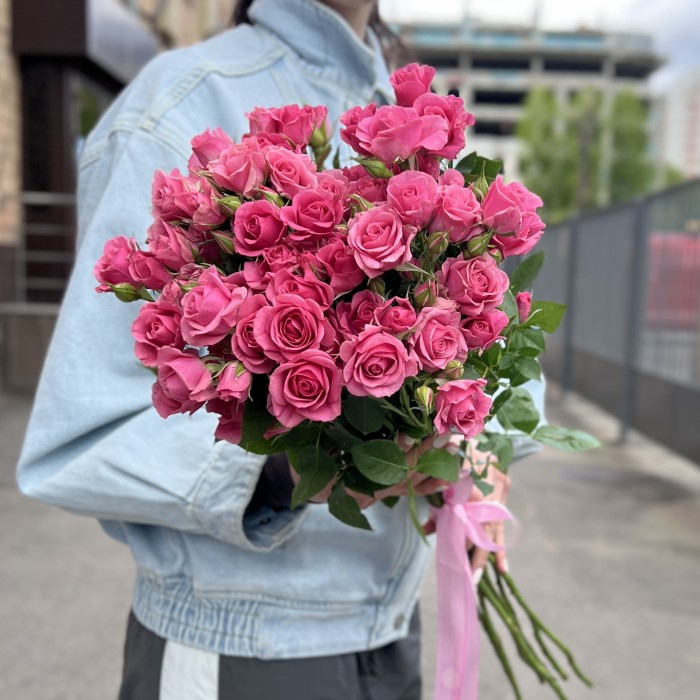 11 кустовых роз Эйлин 70 см