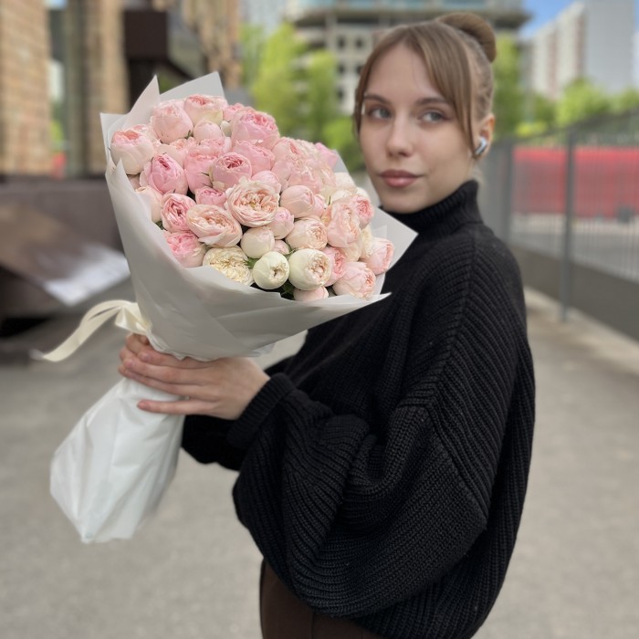 15 кустовых розовых роз Мансфилд парк 50 см