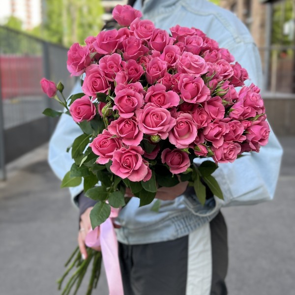 15 кустовых роз Эйлин 70 см