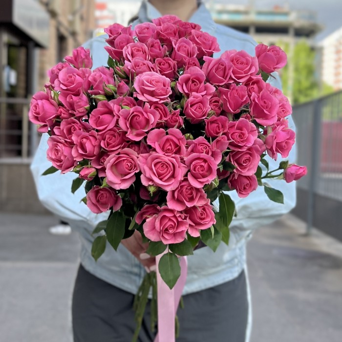 15 кустовых роз Эйлин 70 см