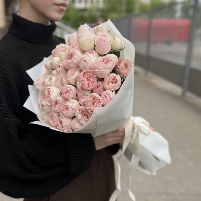 19 кустовых розовых роз Мансфилд парк 50см