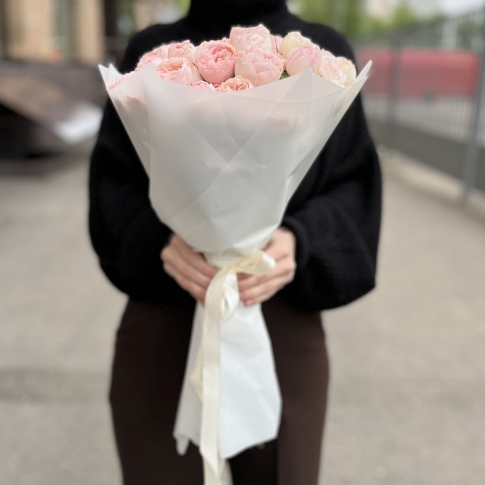 19 кустовых розовых роз Мансфилд парк 50см