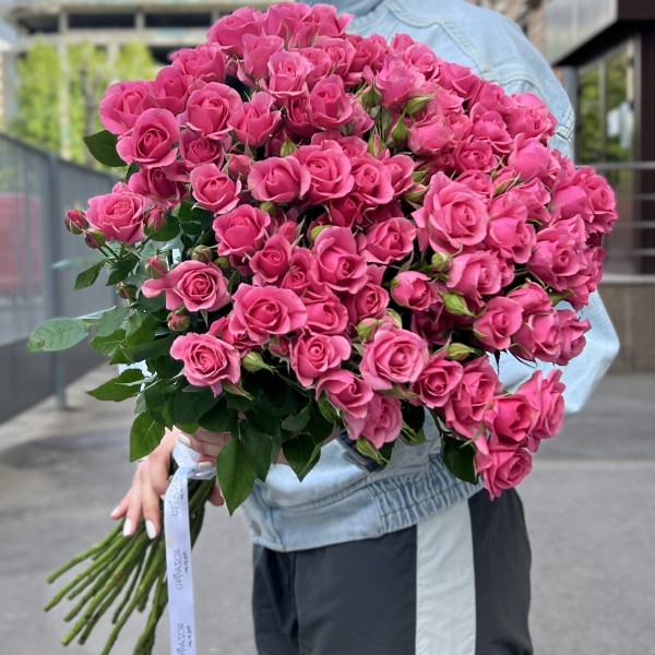 25 кустовых роз Эйлин 70 см