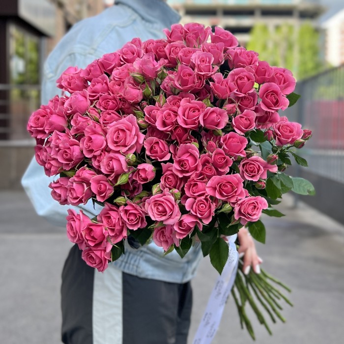 25 кустовых роз Эйлин 70 см