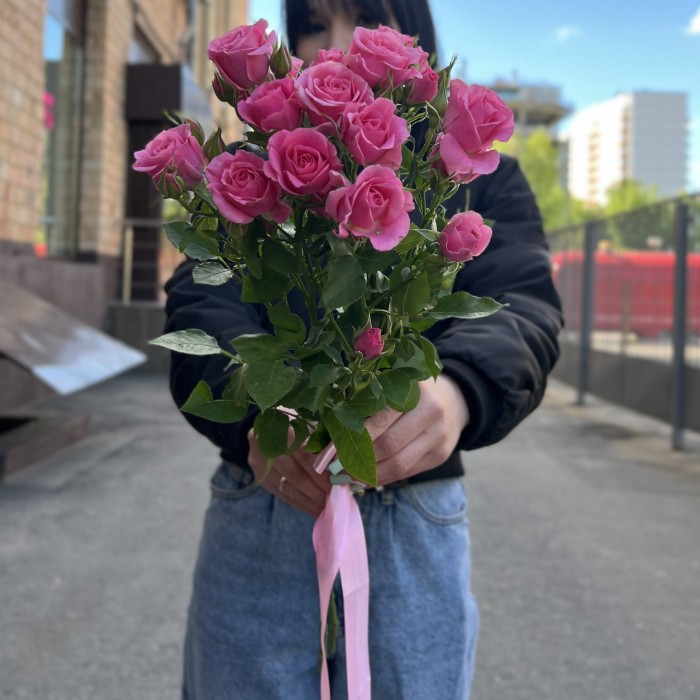 3 кустовые розы Эйлин 70 см